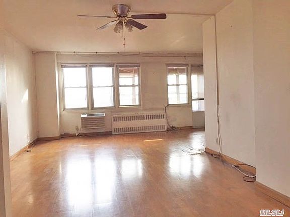 3rd image of 13810 Franklin Ave APT 9N