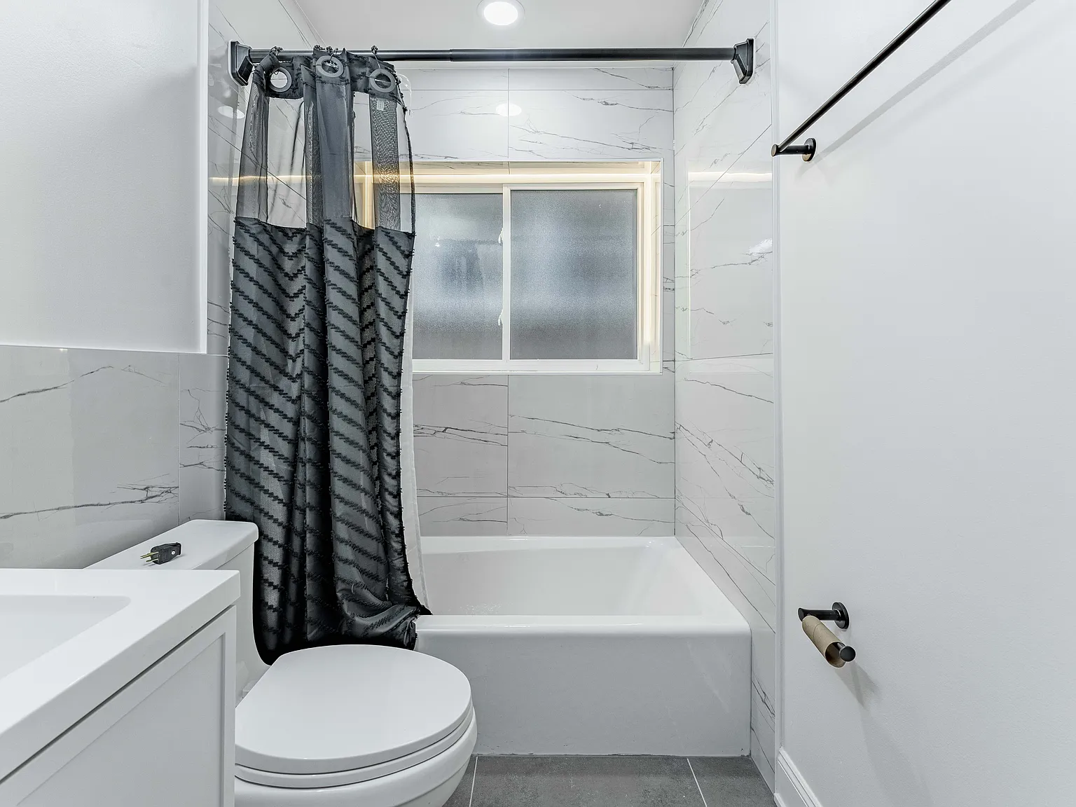 5030 W Roscoe St — Photo 3
