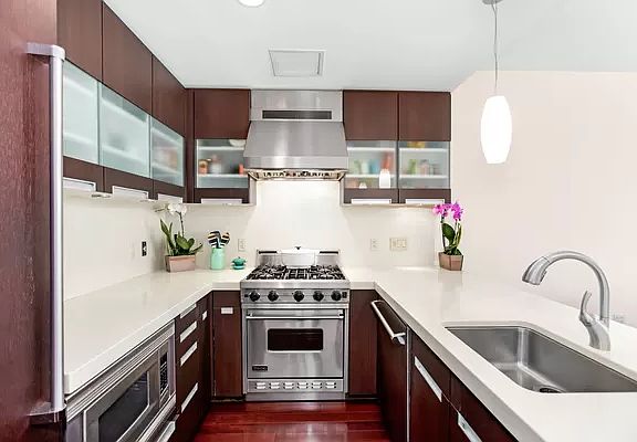 2nd image of 125 W 21st St APT 3A