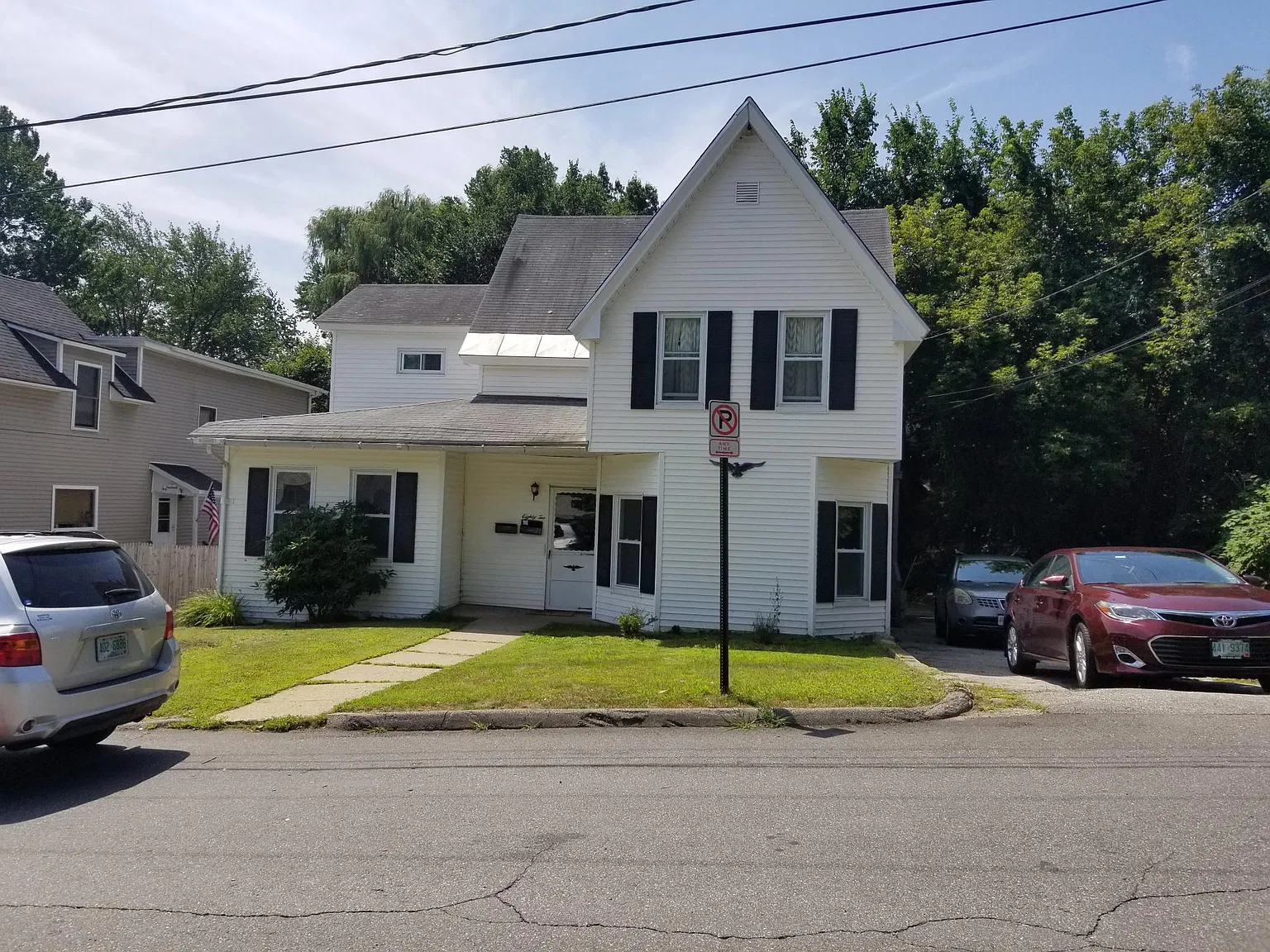 82 Schiller St — Photo 2