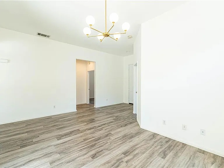 26345 Avenida Quintana — Photo 10