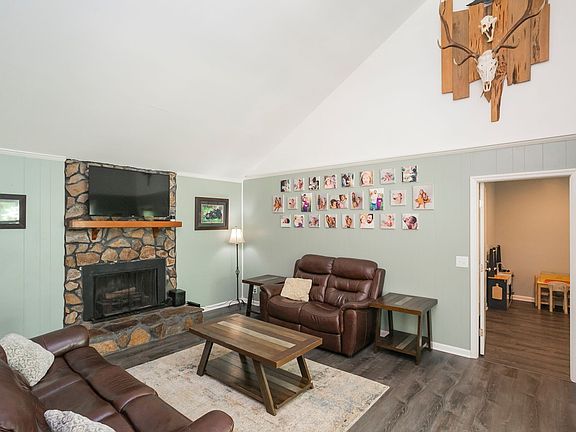 2nd image of 219 Hickory Ct