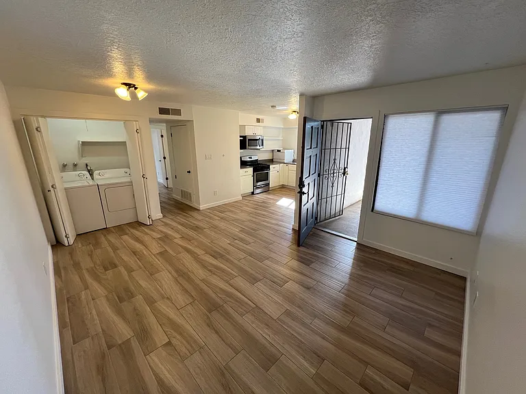 1300 Rufina Ln — Photo 10