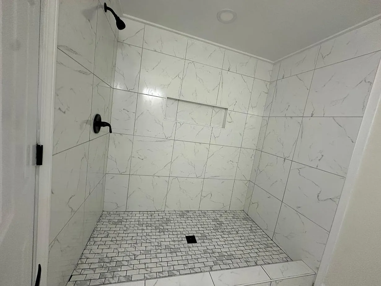6 bed, 3430 sqft, $1,000 — Photo 4