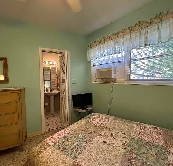 2102 Staples Ave — Photo 2