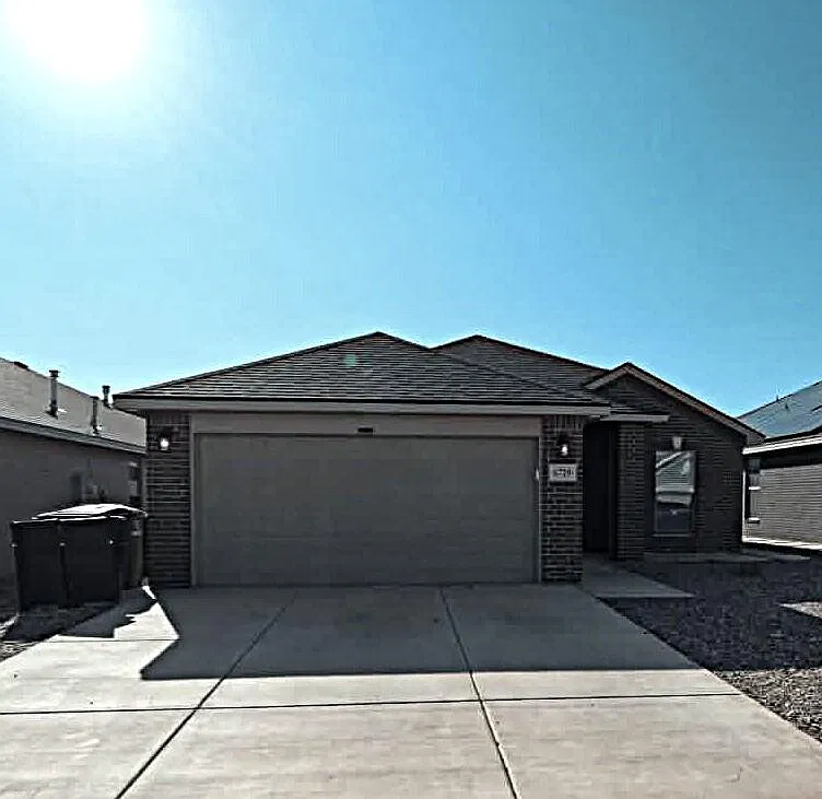3 bed, 2.0 bath, 1736 sqft, $2,400 — Photo 1