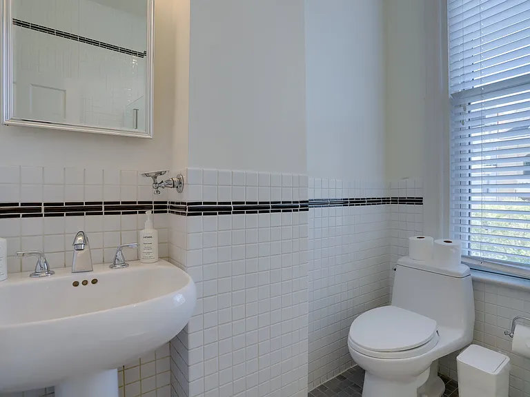 1730 21st St NW — Photo 8
