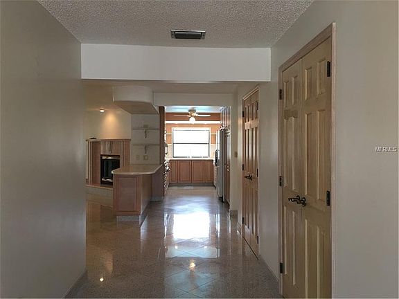 4th image of 2510 Hibiscus Dr W
