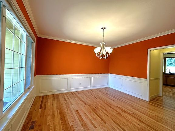 5th image of 2424 22nd Avenue Ct NW