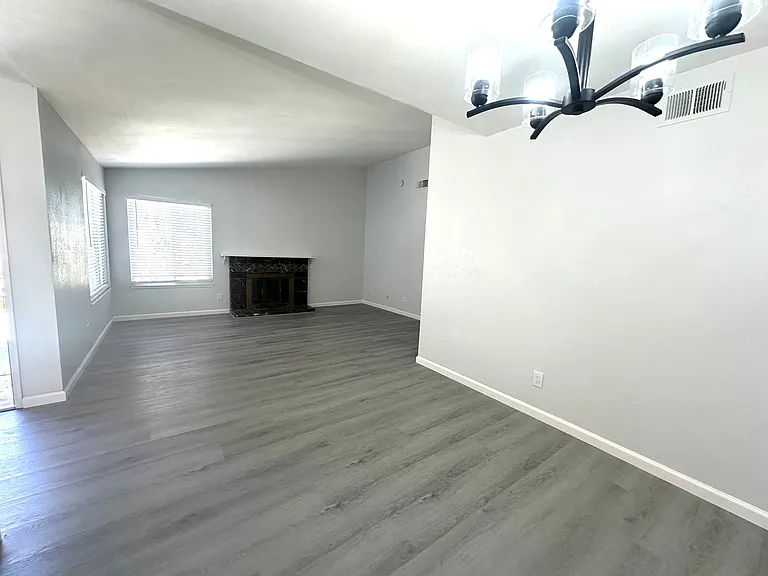 576 Mekler Dr — Photo 8