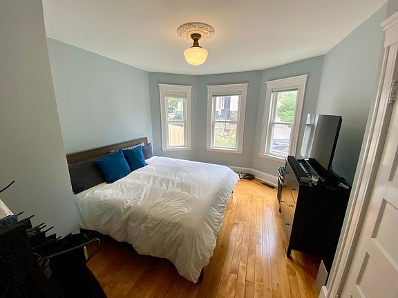 5th image of 425 Medford St #1
