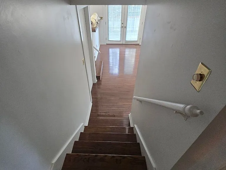 104 Hampton Ct — Photo 26
