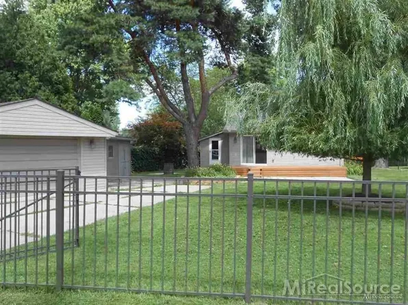 38380 Lanse Creuse St, Harrison Township, MI 48045