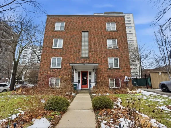 60 Robinson St #104, Hamilton, ON L8P 1Y9