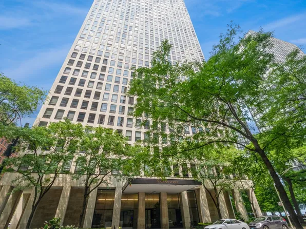 260 E Chestnut St APT 1612, Chicago, IL 60611