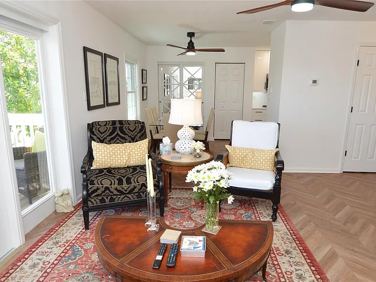 5048 Beach Dr SE #F — Photo 6