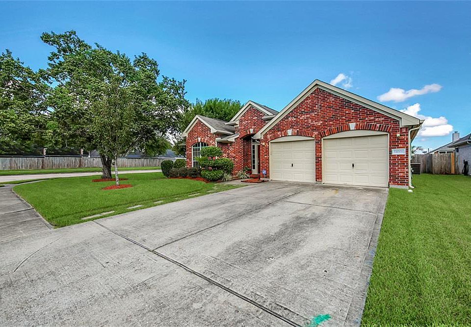 1st image of 11001 Applewood Dr