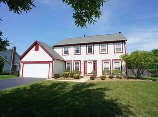 748 Warwick Ln, Lake Zurich, IL 60047