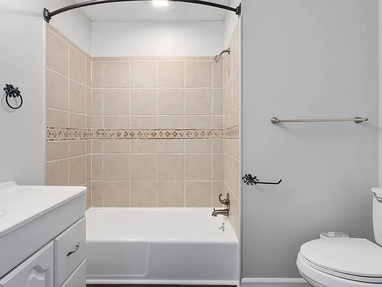 7115 Robin Ln — Photo 13
