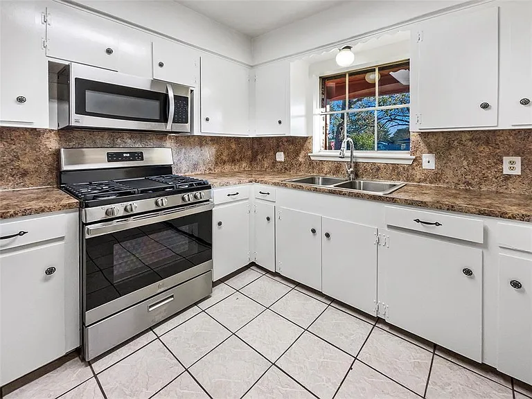 3911 Pine Meadow Ln — Photo 15