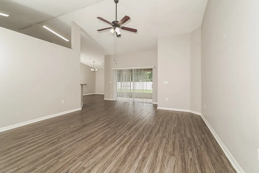 4 bed, 2.0 bath, 1864 sqft, $2,325 — Photo 4