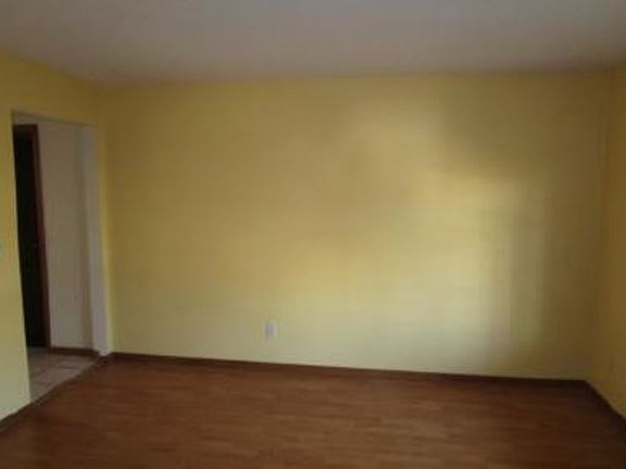 5th image of 657 Montgomery Dr