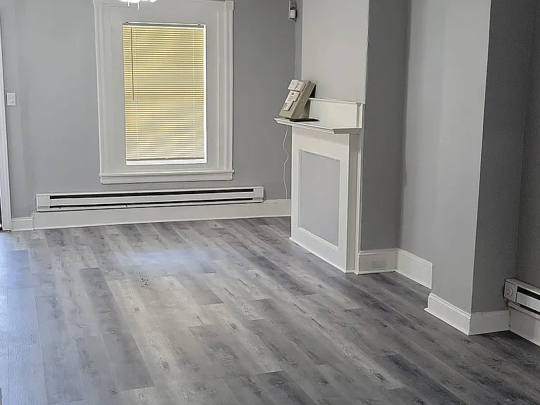 1438 N Edgewood St — Photo 3