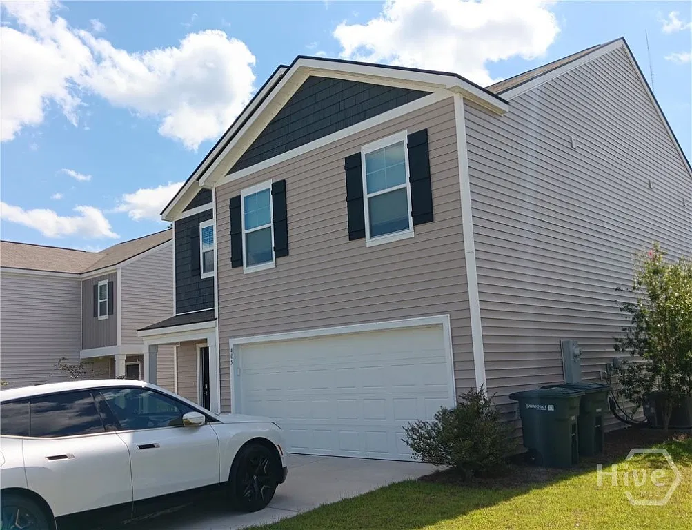 5 bed, 3.0 bath, 2361 sqft, $3,300 — Photo 3