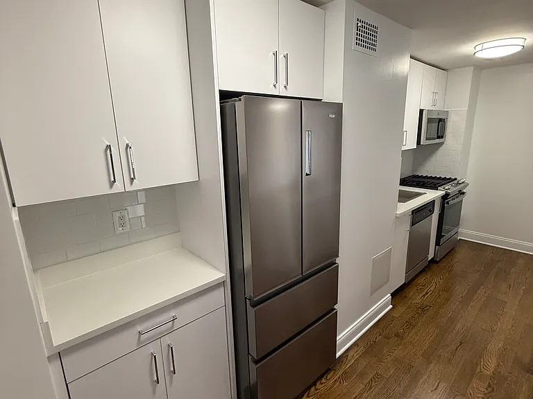 145 E 15th St #7 — Photo 2
