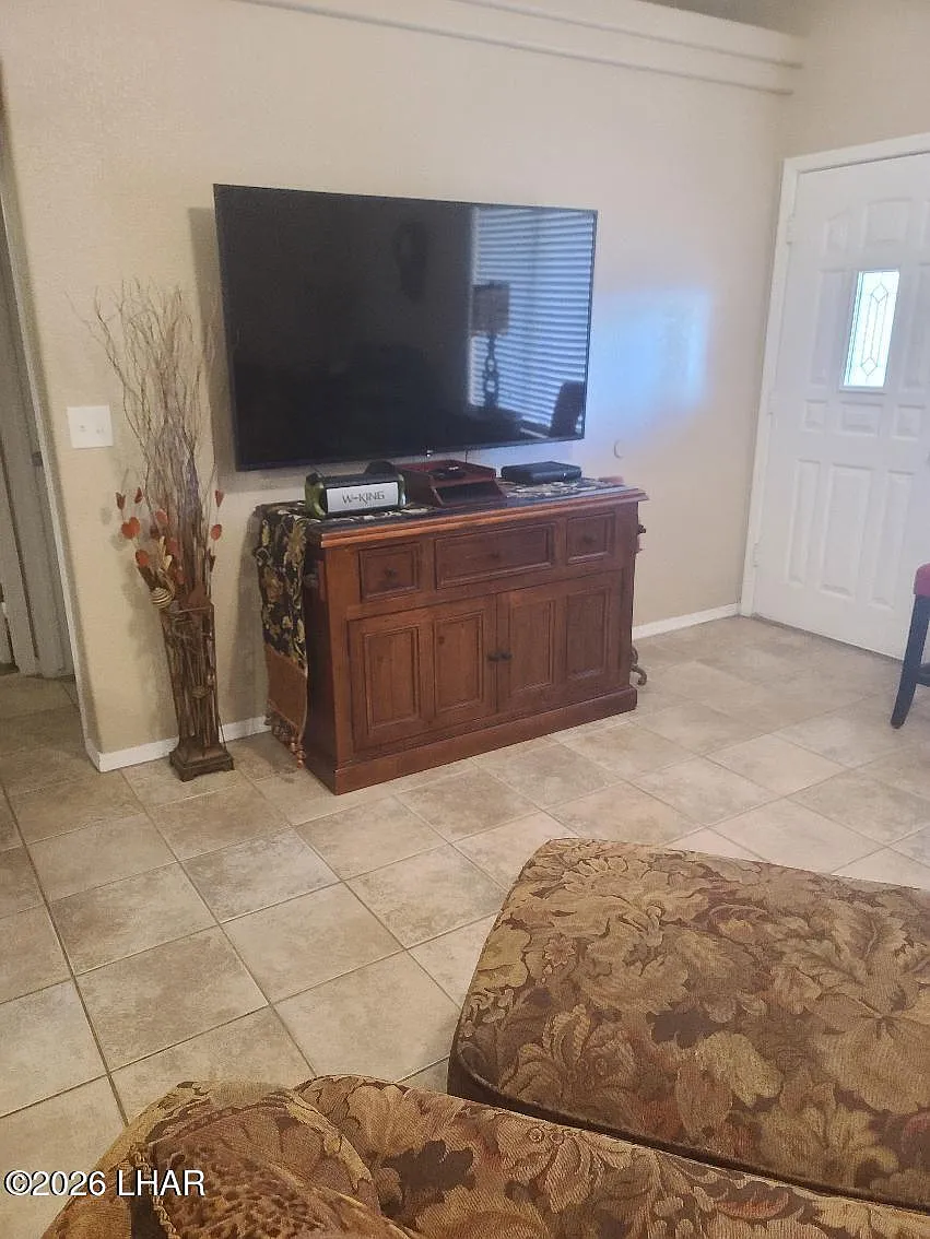 3 bed, 2.0 bath, 1292 sqft, $2,200 — Photo 3