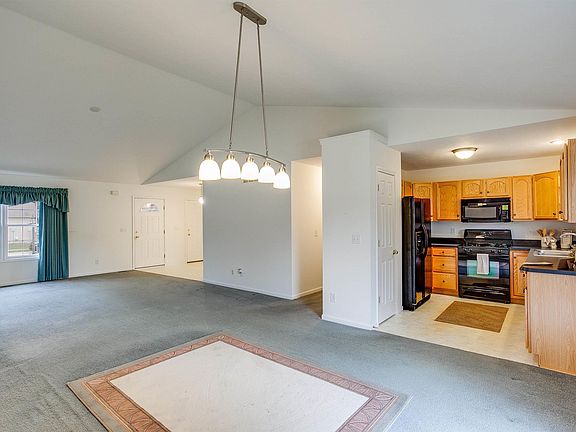 5th image of 1125 Climbing Rose Ln