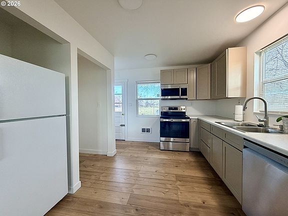 3rd image of 32255 Baxter Rd