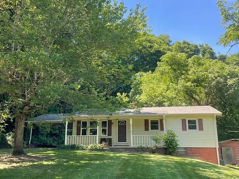 155 Blackburn St — Photo 1