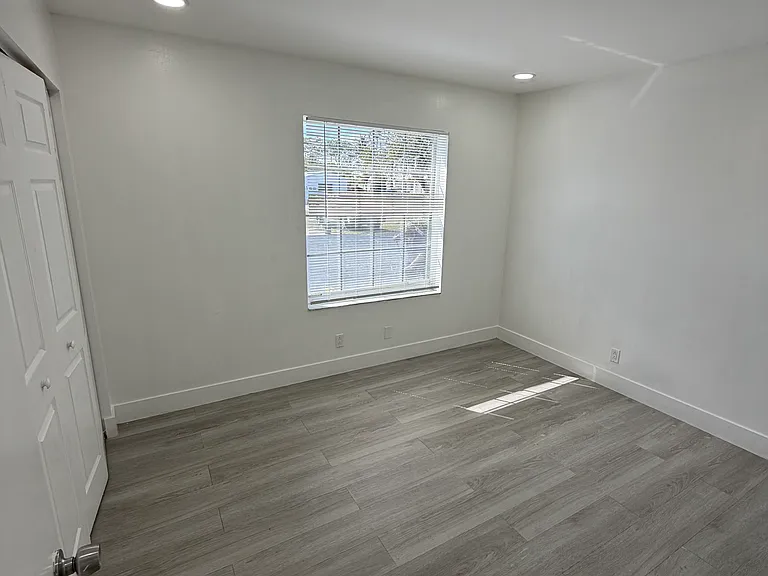 2319 Johnson St #4 — Photo 10
