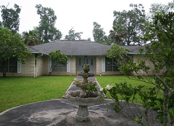2nd image of 359 W Pineshadows Dr