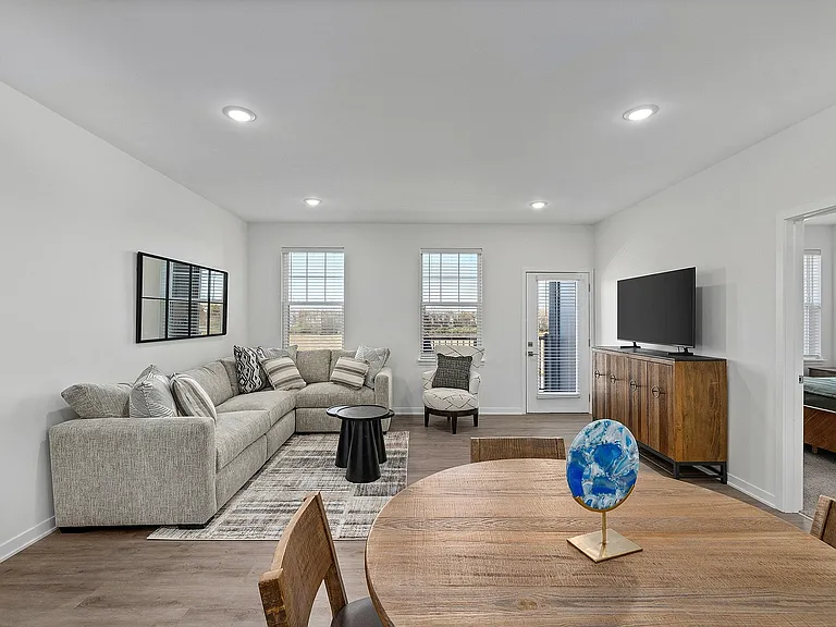 Model Home Living
