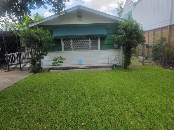 5206 Robertson St, Houston, TX 77009