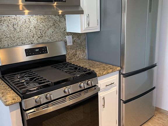 4th image of 11727 Dorothy St #203