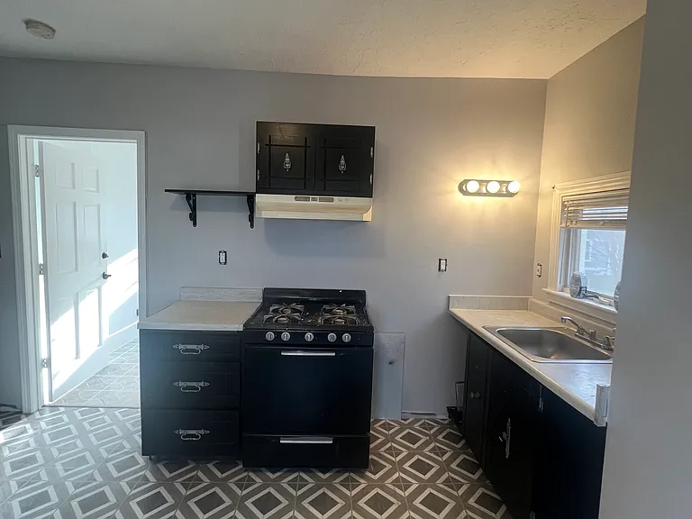 48 Grand View Ave #4 — Photo 10
