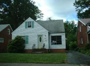 1084 Woodview Rd, Cleveland Heights, OH 44121