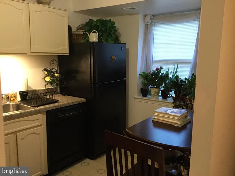 6032 Westchester Park Dr #302 — Photo 9