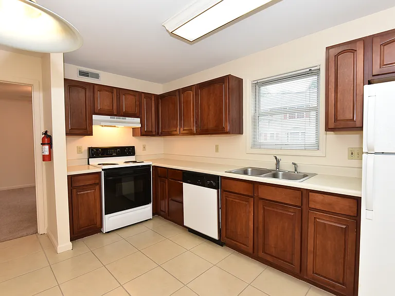 330 S Dunn — Photo 1