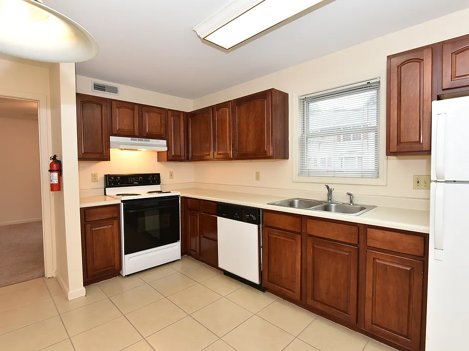 330 S Dunn