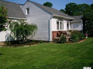 224 Berkshire Dr, Farmingville, NY 11738