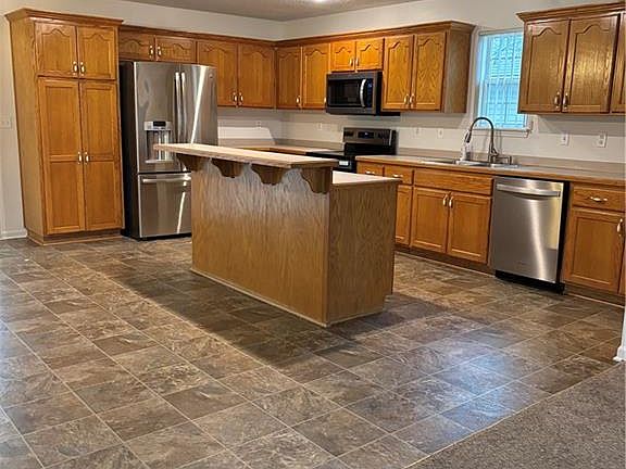 5th image of 817 Clancy Ct