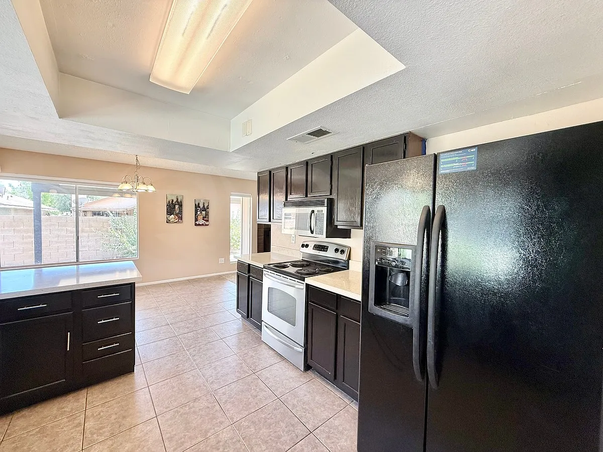 3 bed, 2.0 bath, 1763 sqft, $2,099 — Photo 4