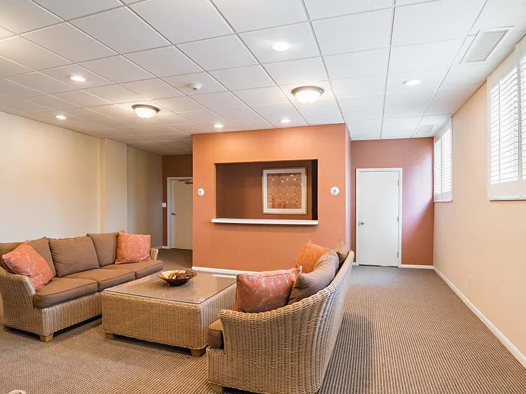 Sherri Park Apartments — Photo 19