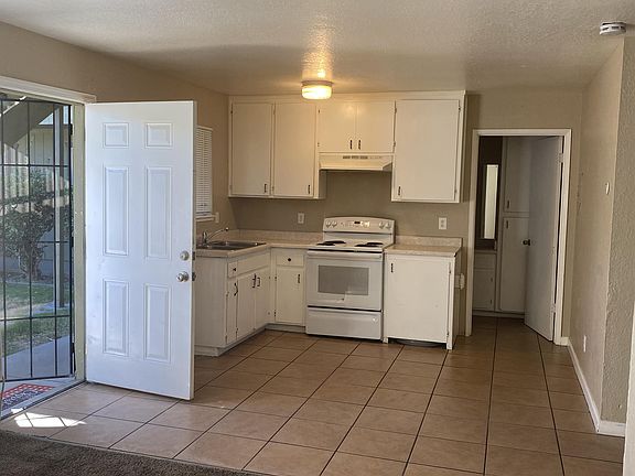 2nd image of 935 Kenwood Ave APT 1