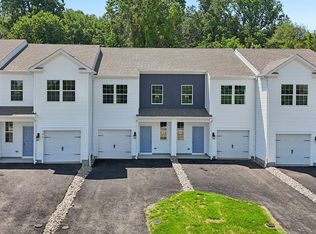 204 Derby Dr, Coatesville, PA 19320