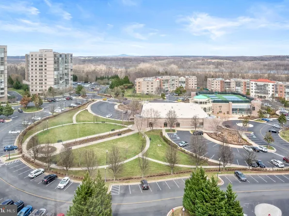 19375 Cypress Ridge Ter Unit 1109, Lansdowne, VA 20176